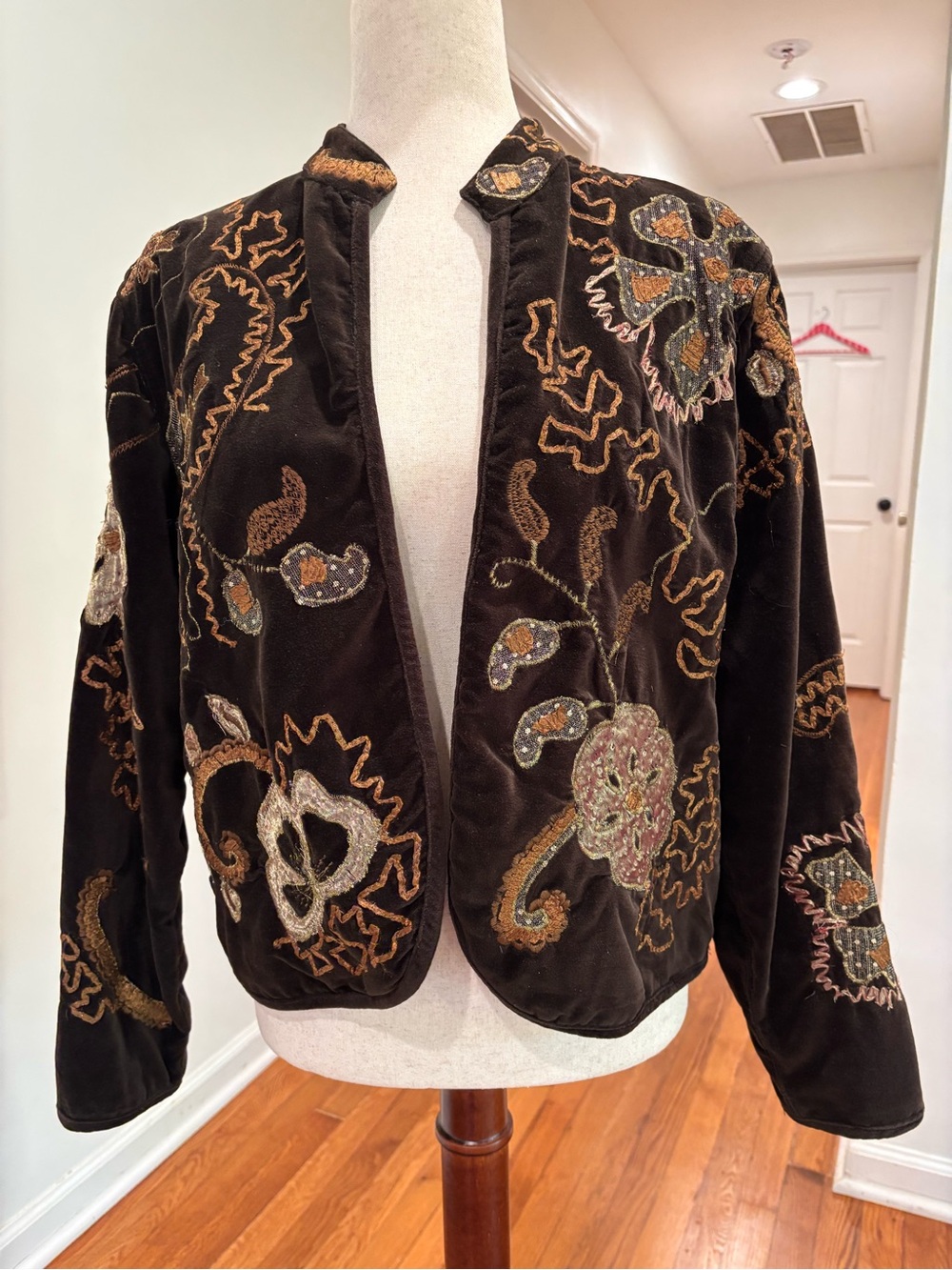 Chicos size 1 Art to Wear Brown Velour Embroidered Floral Jacket Open Front